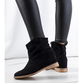 Botas negras en un tacón de cuña Hunjet para interiores negro 1