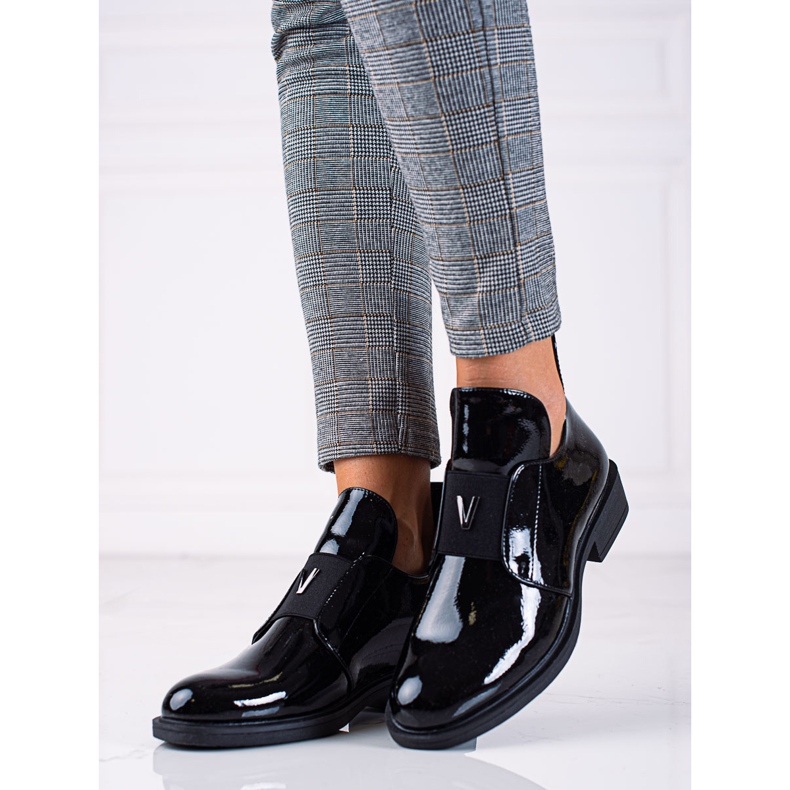Botas bajas de mujer Vinceza fabricadas en charol negro 2