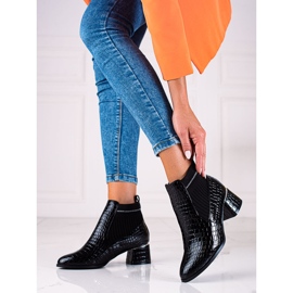 T.Sokolski Botines Chelsea de mujer negros Sokolski con tacón 1