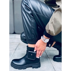 Botines martel negros con cangurera 1 Botines martel negros con cangurera 1