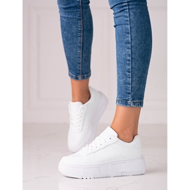 Zapatillas deportivas de mujer Shelovet blancas en la plataforma. blanco 1