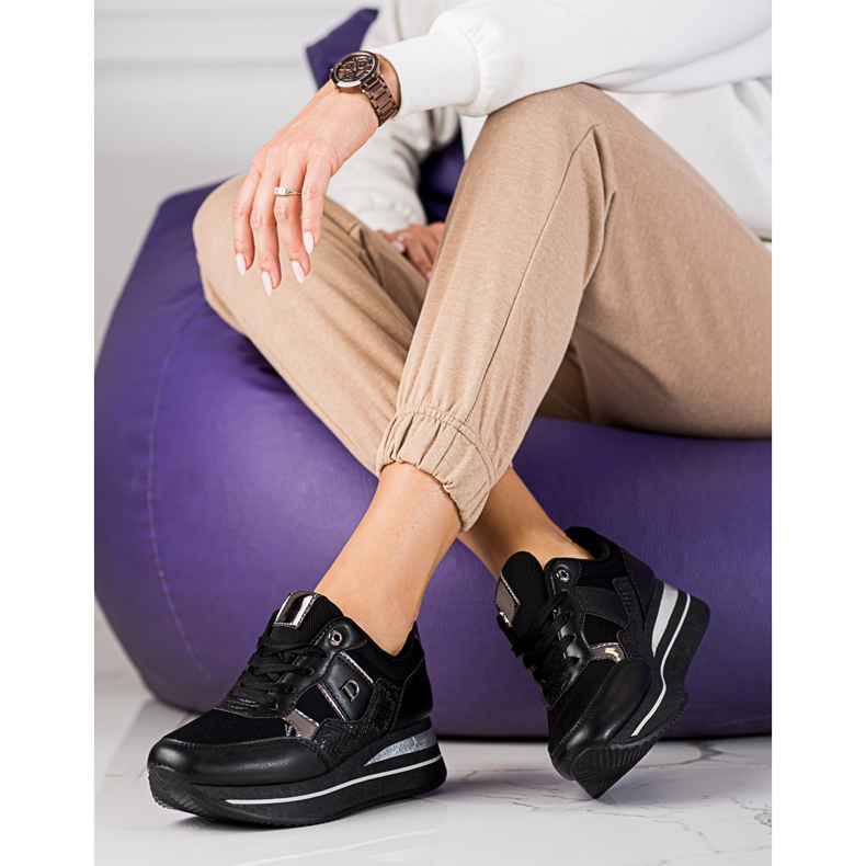 Snekaers de mujer negros en la cuña Shelovet 1
