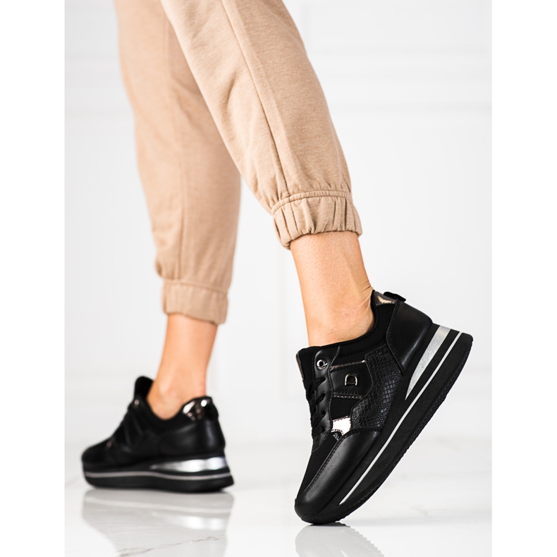 Snekaers de mujer negros en la cuña Shelovet 2