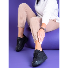 Zapatos deportivos de mujer negros en la plataforma Shelovet. 2