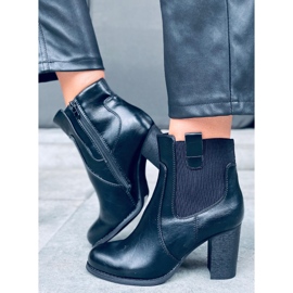 Tacones negros Finestra 2