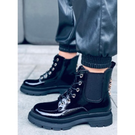 Botines lacados con cadena Jake Black negro 4