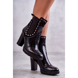 PG1 Botas de serpiente Wissey Snake negras en un poste negro 8