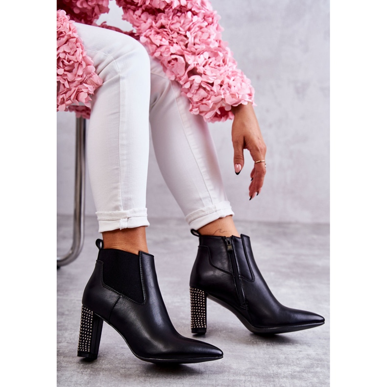 PG1 Elegantes botas Elinor Negras sobre un poste con jets negro 1 PG1 Elegantes botas Elinor Negras sobre un poste con jets negro 1