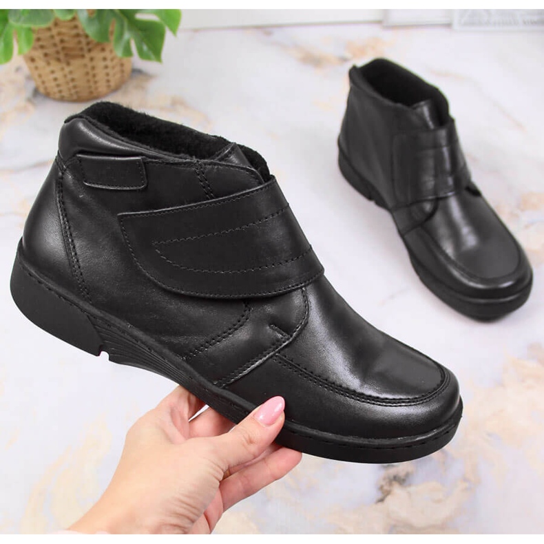 Botas mujer de piel con cierre de velcro Łukbut 676 negro 1