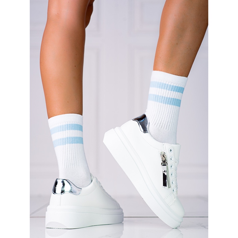 Zapatillas blancas de mujer en la plataforma Shelovet con cremallera decorativa. blanco 1