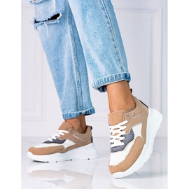 Cómodas zapatillas Shelovet para mujer en una gruesa plataforma beige. marrón 2