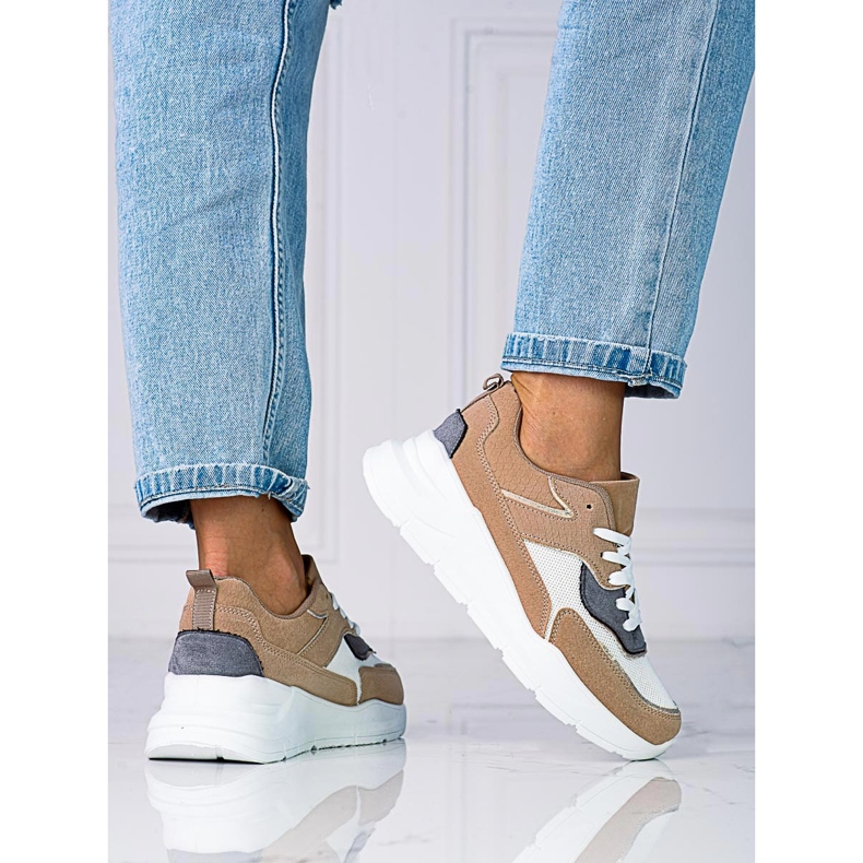 Cómodas zapatillas Shelovet para mujer en una gruesa plataforma beige. marrón 1