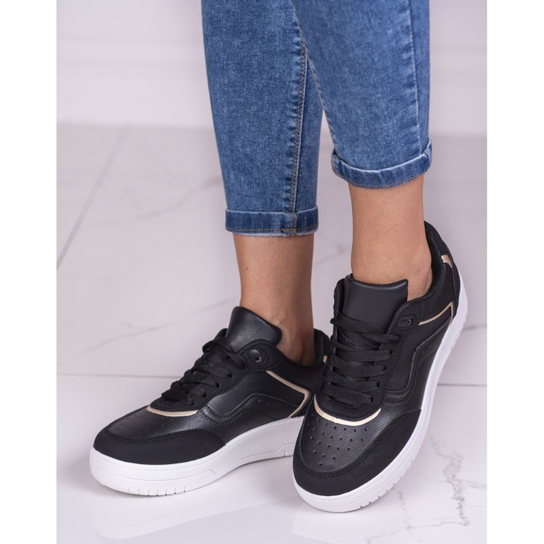 Zapatos deportivos de mujer Shelovet negros sobre una plataforma blanca 1