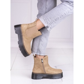 Botines Chelsea de mujer marrones con plataforma Shelovet fabricados en ante ecológico marrón 1