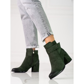 Botas de mujer color verde sobre poste fabricadas en ante ecológico Shelovet 1