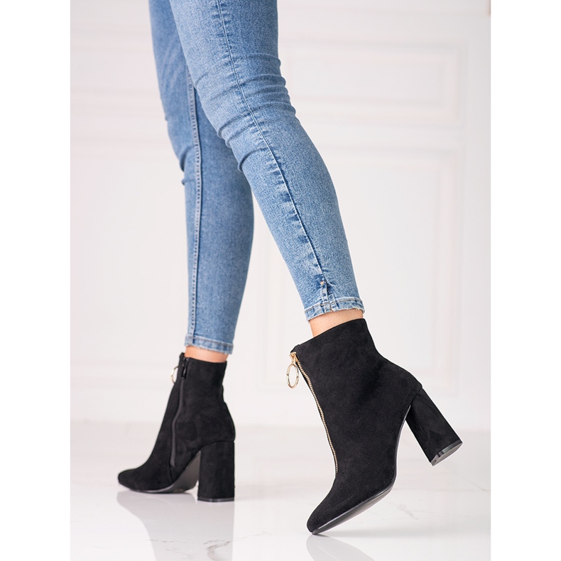 Botas negras de mujer en el puesto de Shelovet con cremallera dorada. negro 2