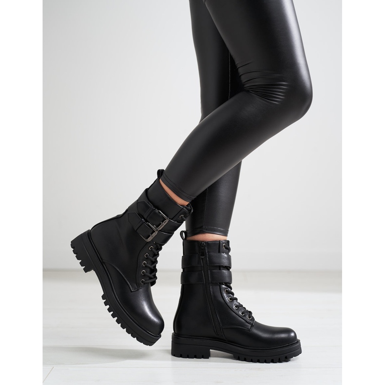 Trabajadoras de Shelovet con hebillas. negro 1