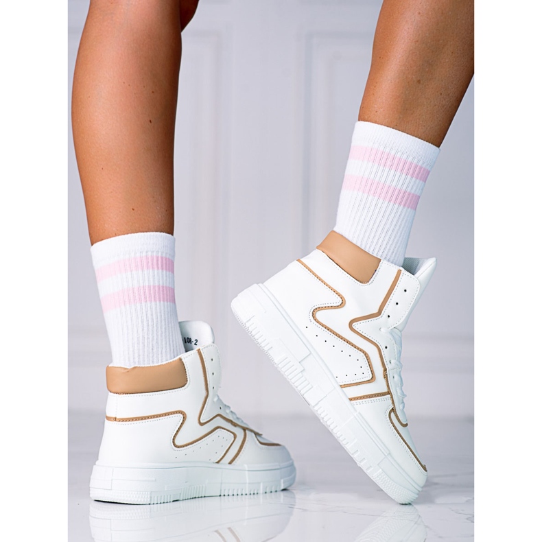 Deportivas de mujer High Shelovet fabricadas en piel ecológica de color blanco y beige. 2