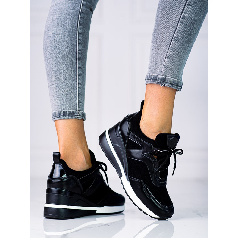 Zapatillas deportivas de mujer con cordones en la cuña Vinceza. negro 2