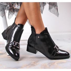 Botas de mujer lacadas en negro Potocki con hebilla 2