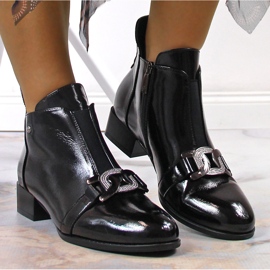 Botas de mujer lacadas en negro Potocki con hebilla 4
