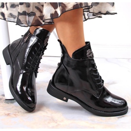 Botas aislantes mujer lacadas en negro Potocki 1