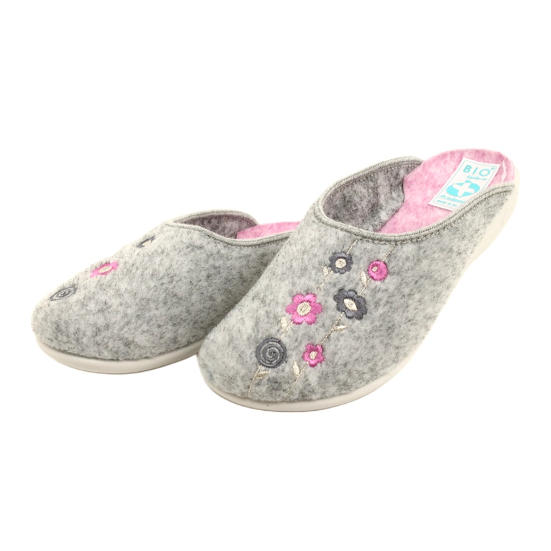 Pantuflas de Fieltro Gris Adanex 27885 Sara con Flores rosa 3