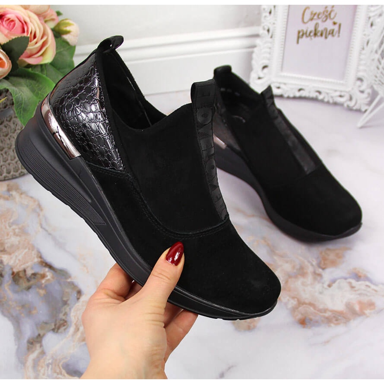 Zapatos de mujer en piel con tacón de cuña, negro Filippo 1