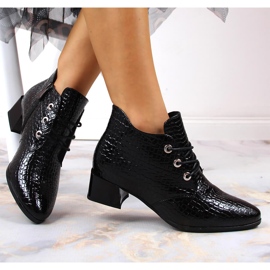 Botines Vinceza mujer piel serpiente charol negro 2