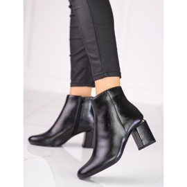 Botas clásicas de mujer negras en el puesto de Shelovet. negro 2