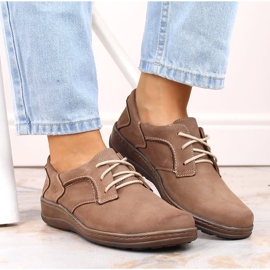Cómodos zapatos de mujer de piel en color beige Helios 715 7