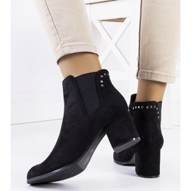 Botines negros en el puesto de Runswick 2