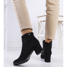 PA1 Botines negros en el puesto de Durnatel 2