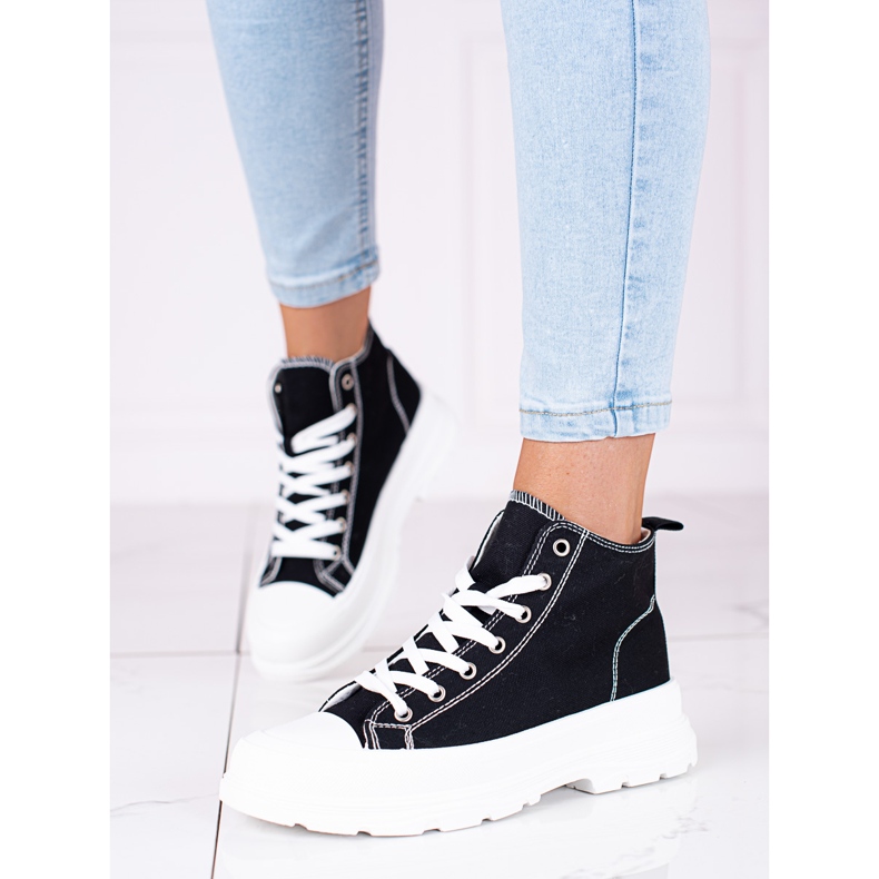 Zapatillas altas de mujer en blanco y negro con cordones en la plataforma Shelovet. 1