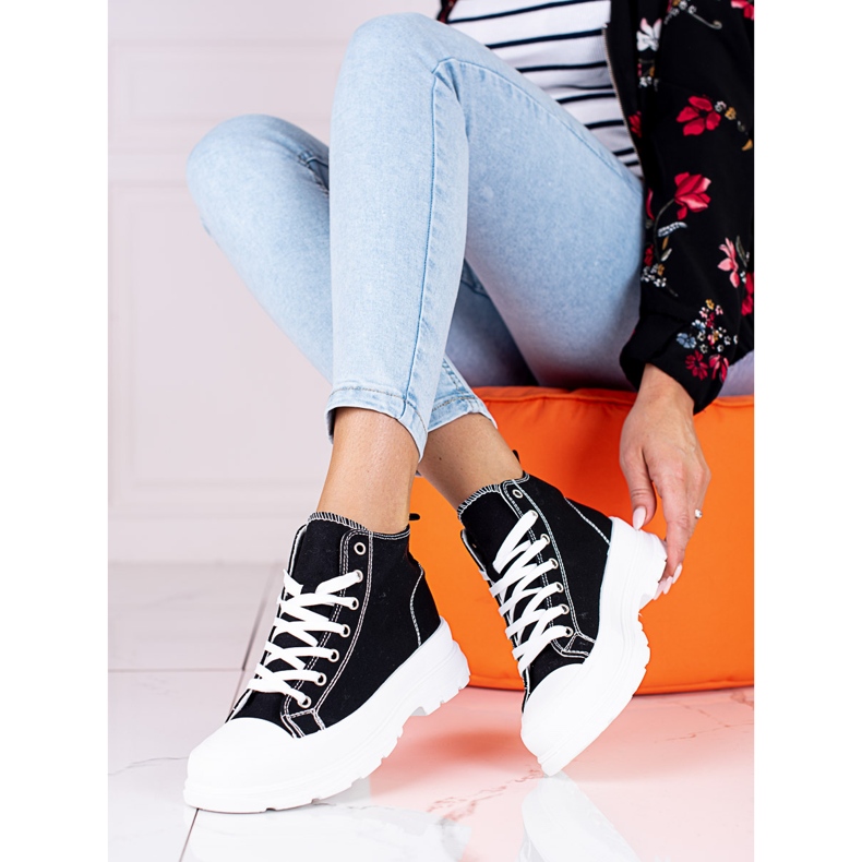 Zapatillas altas de mujer en blanco y negro con cordones en la plataforma Shelovet. 2