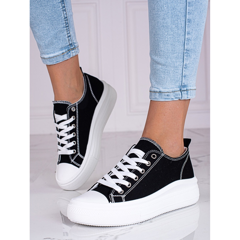 Zapatillas de mujer con cordones en blanco y negro en la plataforma Shelovet. 1