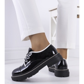 Zapatos Kuzem lacados en negro 2