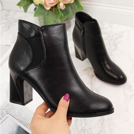 Jezzi Botas aislantes negras en un poste decorativo negro 1