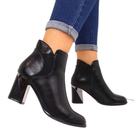 Jezzi Botas aislantes negras en un poste decorativo negro 6