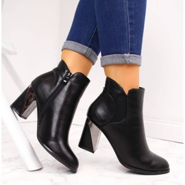 Jezzi Botas aislantes negras en un poste decorativo negro 5