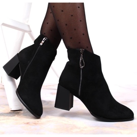 S.Barski Botas de mujer sobre bloque de ante negro de S. Bararski 5