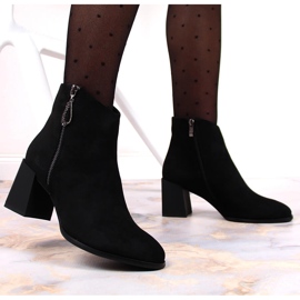 S.Barski Botas de mujer sobre bloque de ante negro de S. Bararski 7