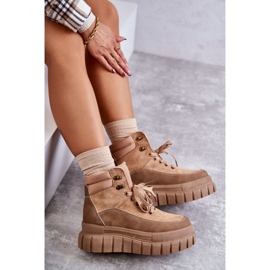 Cómodas Botas Sobre La Plataforma Sanchio Beige Oscuro 7