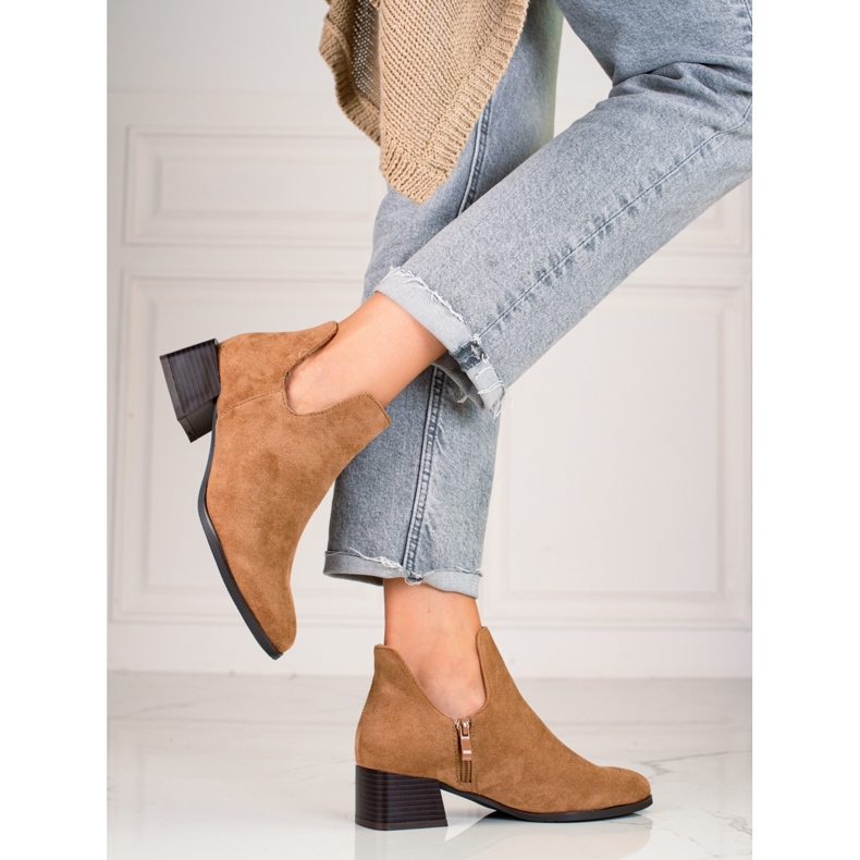 Botas beige de mujer con corte Daszyński marrón 1 Botas beige de mujer con corte Daszyński marrón 1