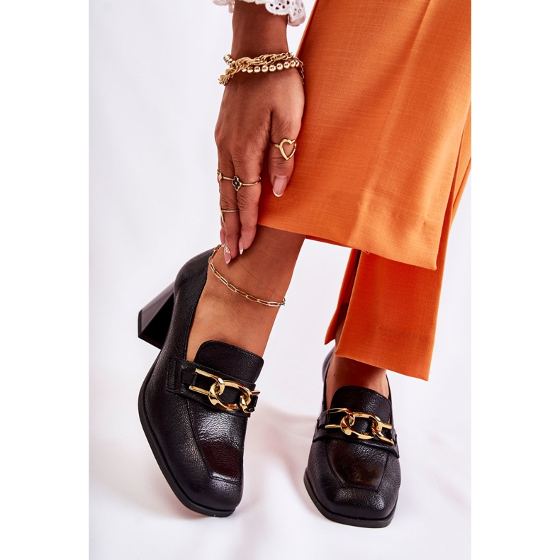 Salón Piel Con Cadena Laura Messi 2515 Negro 2