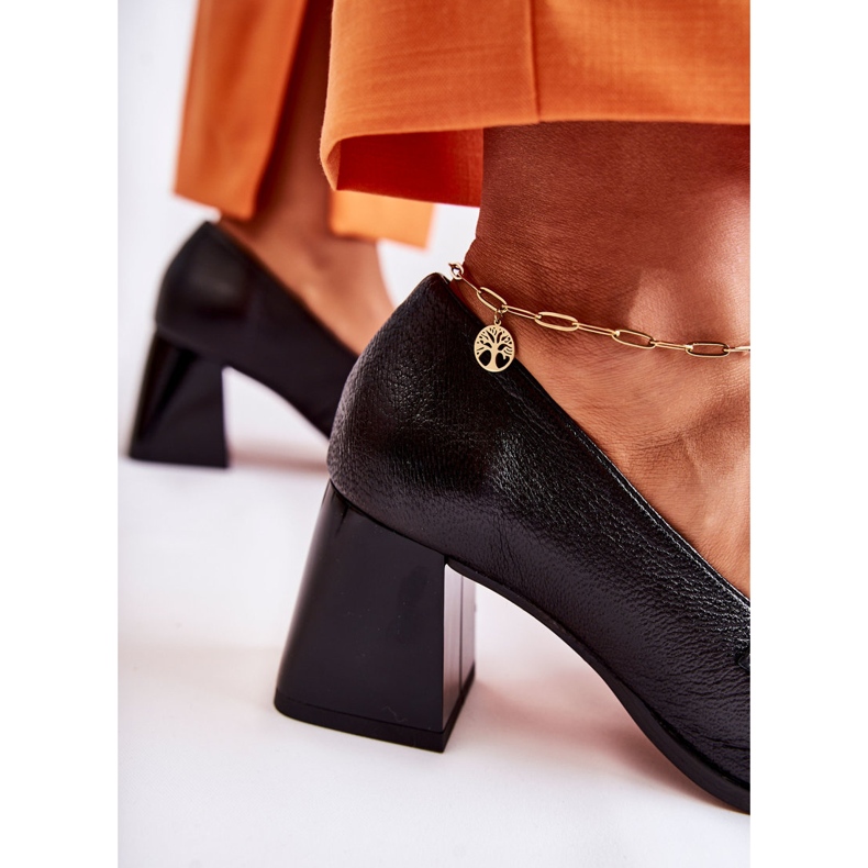 Salón Piel Con Cadena Laura Messi 2515 Negro 1