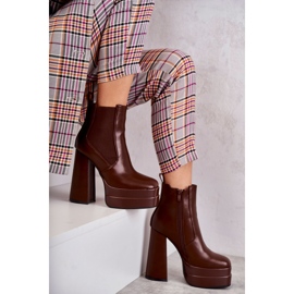 Botas De Mujer De Ecopiel Con Tacón Masivo Marrón Jones 1 Botas De Mujer De Ecopiel Con Tacón Masivo Marrón Jones 1