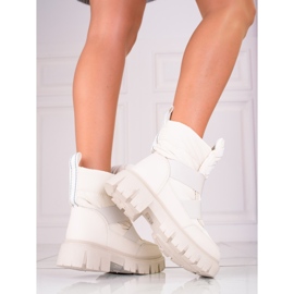 Botas de nieve Shelovet para mujer en una gruesa plataforma beige. marrón 2