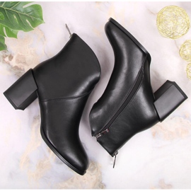 Botas de mujer con aislamiento negro en un poste decorativo, Filippo PAW374 2
