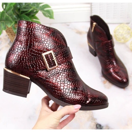 Botas lacadas para mujer insuladas cocodrilo burdeos Vinceza 1